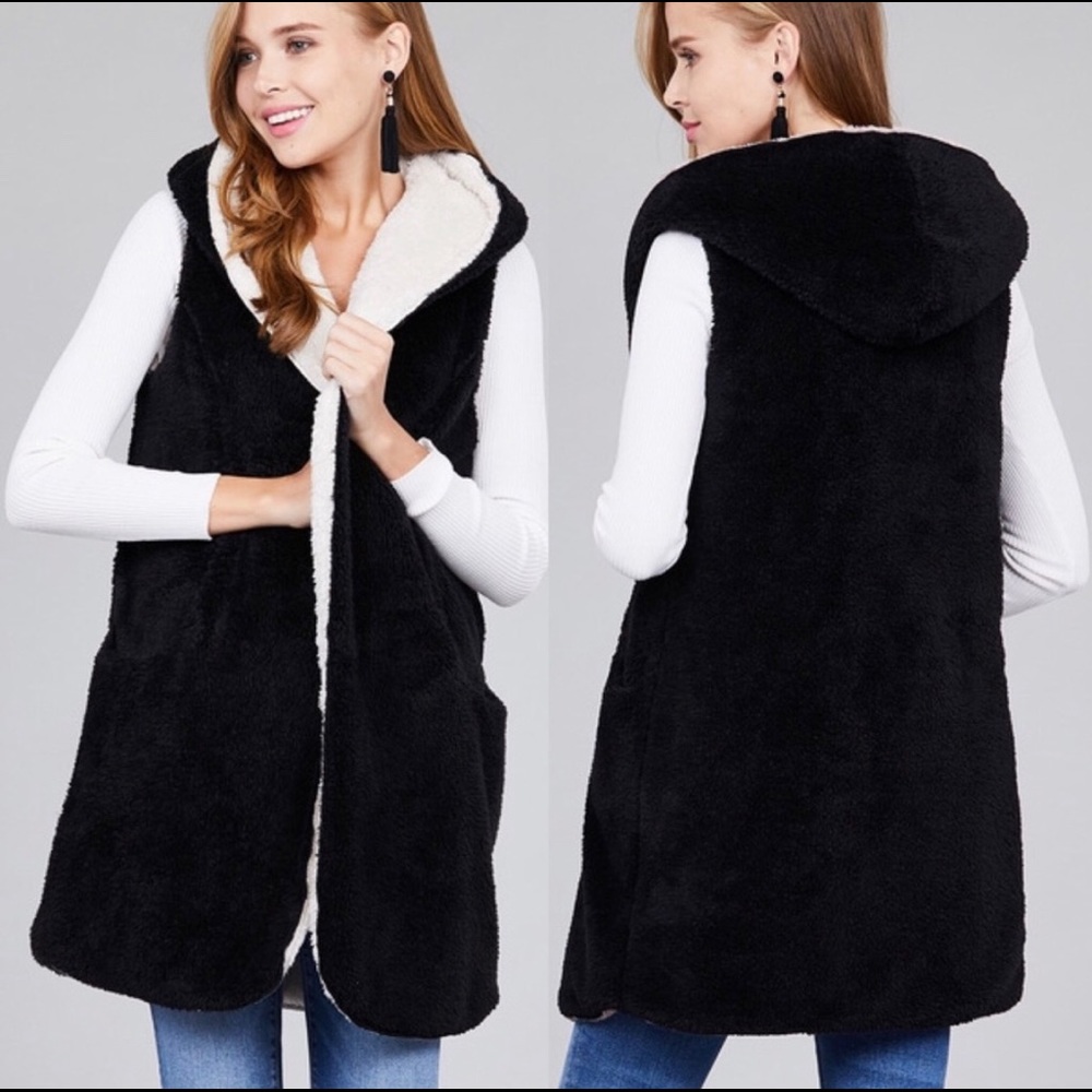“Simply Sherpa” black & white vest, size small